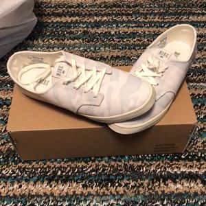 BRAND NEW.. Light blue/gray camo Nike shoes